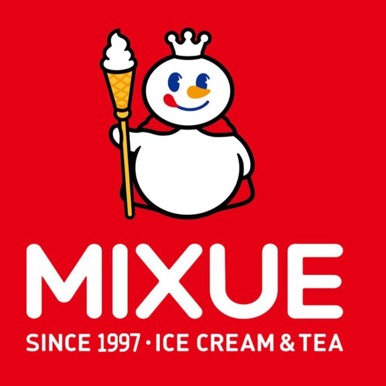โลโก้ร้านไอศกรีมและชา MIXUE บนพื้นสีแดง