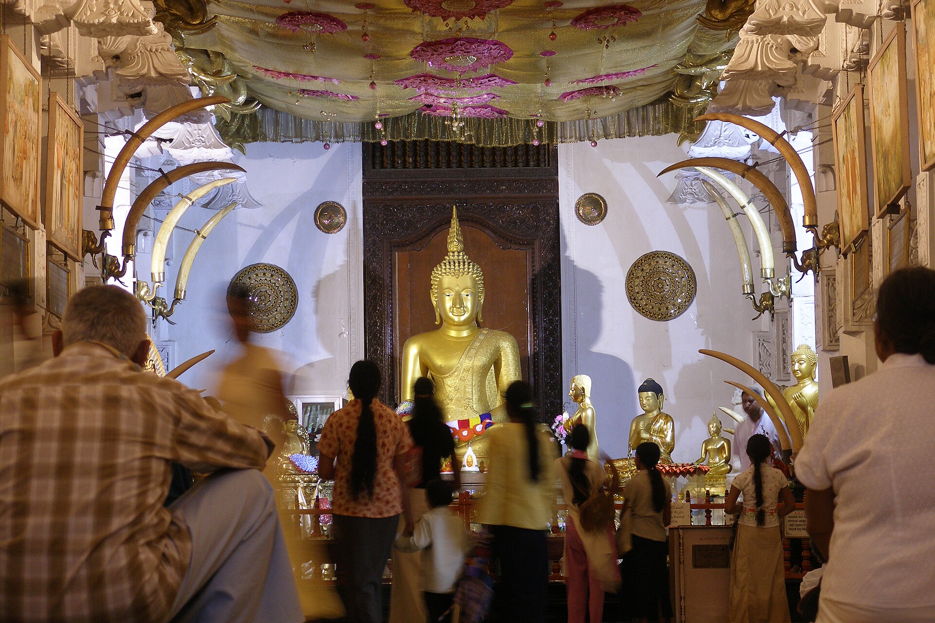 วัดพระเขี้ยวแก้ว (ศรีดาลาดามาลิกาวา) เมืองแคนดี้ ประเทศศรีลังกา