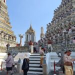 ภาพประกอบ: นักท่องเที่ยวที่วัดอรุณราชวราราม กรุงเทพฯ